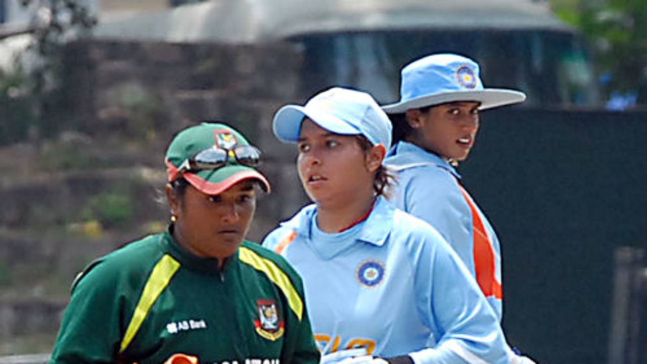 Irin Sultana waits to collect the ball, Bangladesh v India, Kurunegala, Women's Asia Cup, May 2, 2008