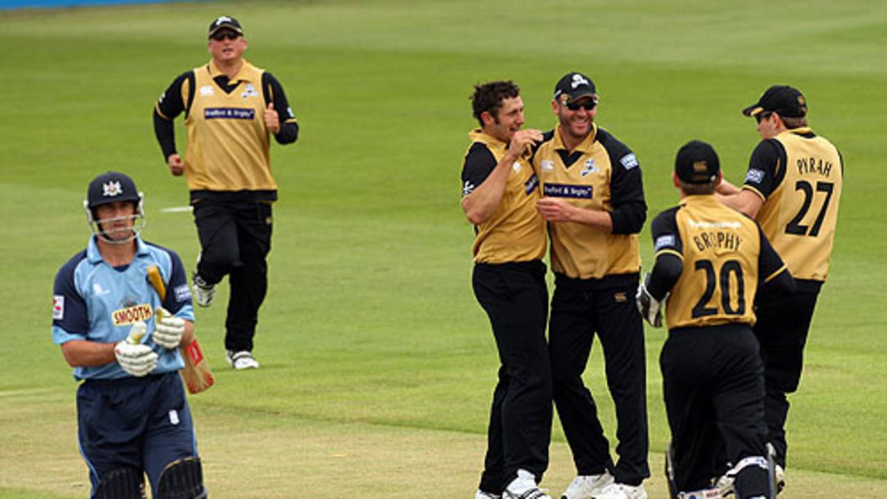 Tim Bresnan and Co. celebrate the wicket of Craig Spearman