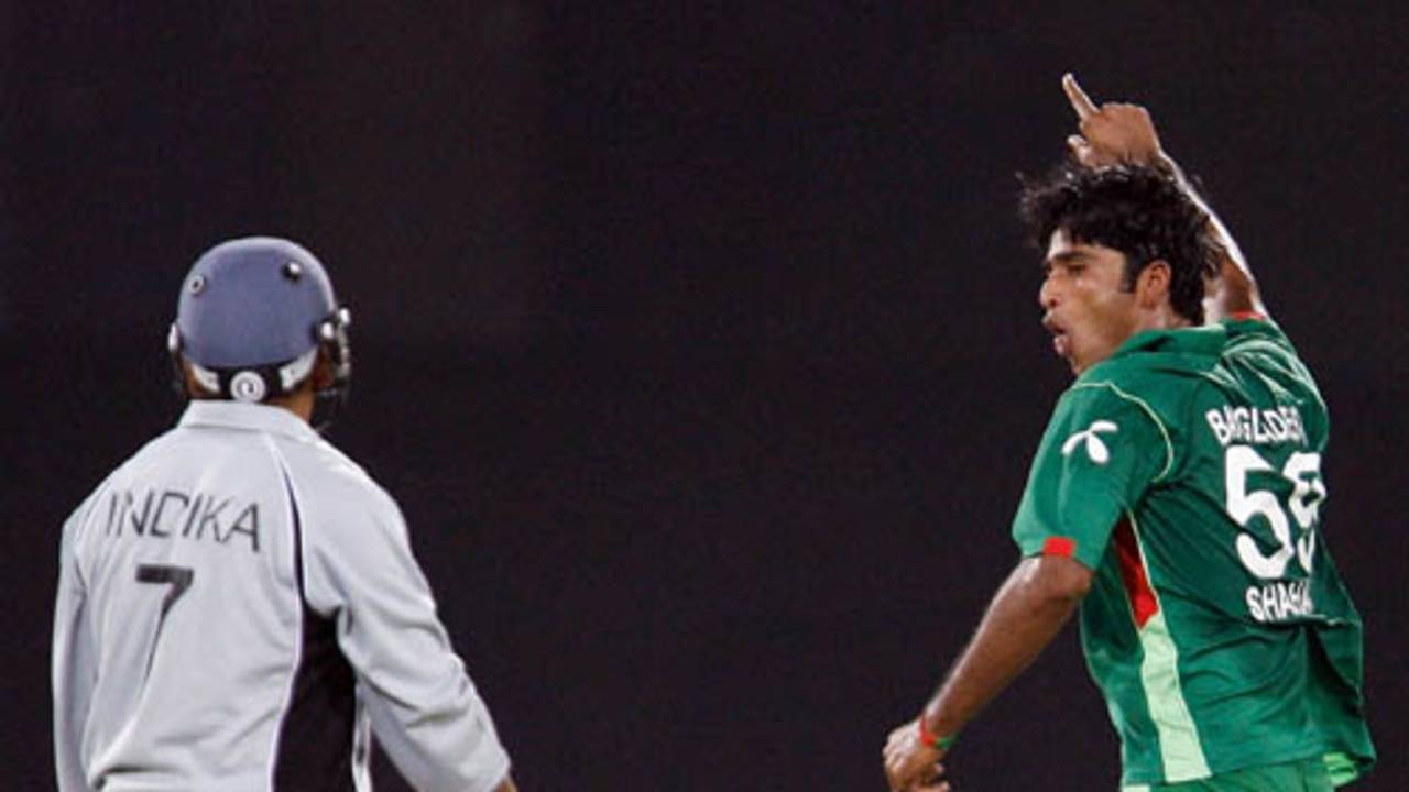 Shahadat Hossain trapped Indika Batuwitarachchi in front, Bangladesh v UAE, Group A, Asia Cup, Lahore, June 24, 2008