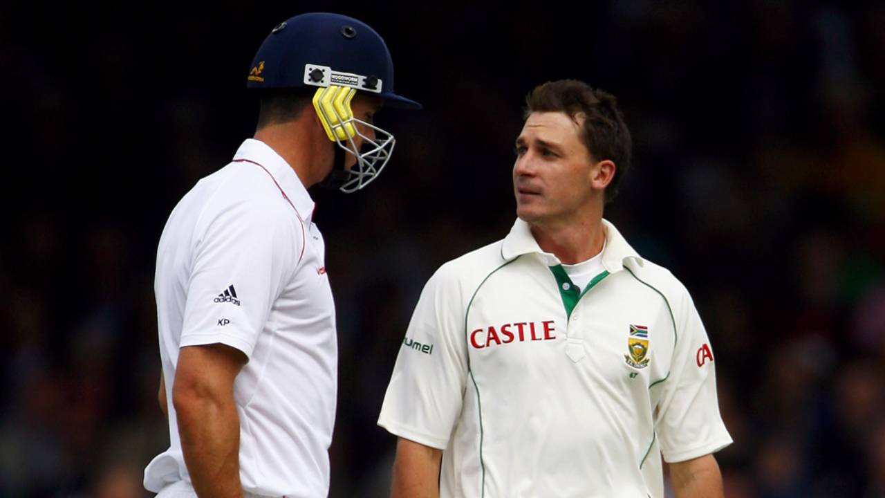 Dale Steyn has a word for Kevin Pietersen after clanging him on the helmet, England v South Africa, 1st Test, Lord's, 1st day, July 10, 2008