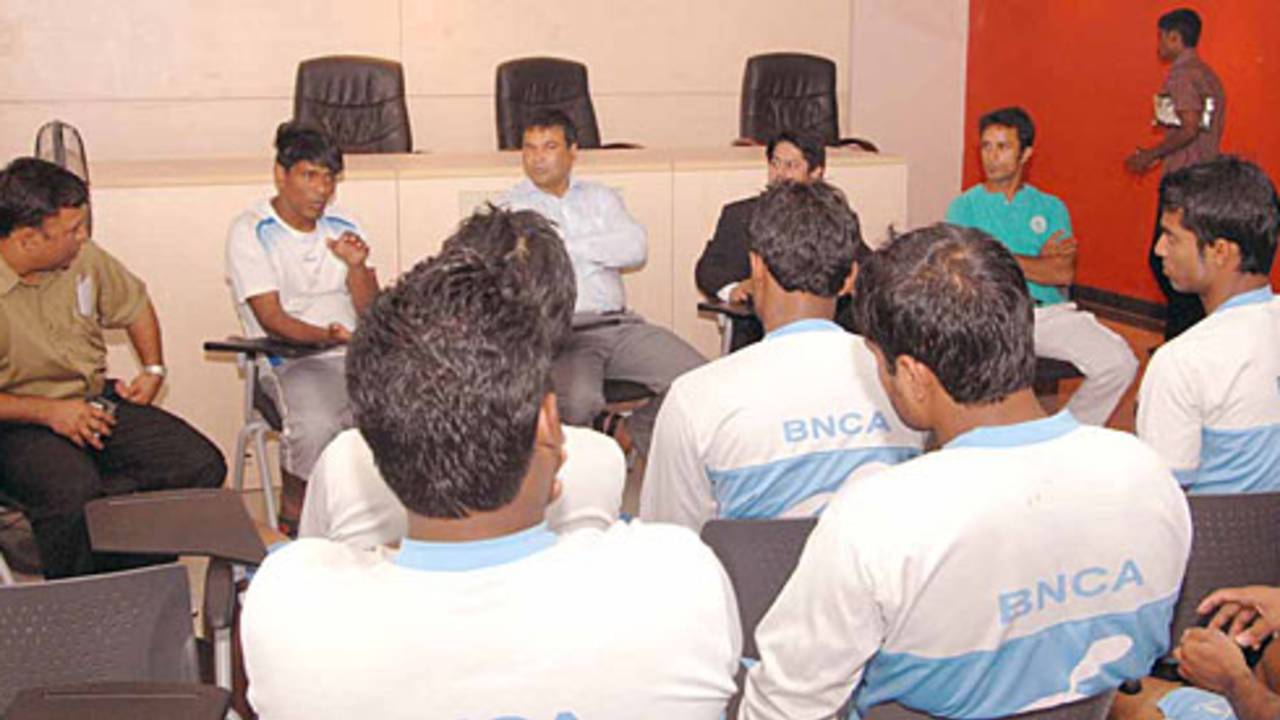 Mohammad Rafique speaks to Bangladesh's National Cricket Academy players