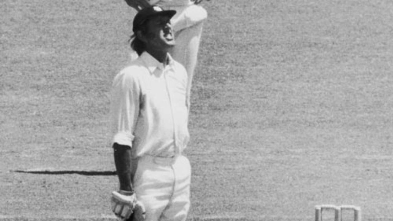 Brian Luckhurst grimaces after being hit again on his injured hand by Jeff Thomson, December 17, 1974