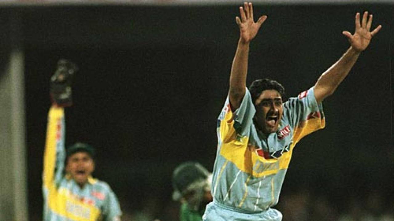 Anil Kumble appeals unsuccessfully against Aamer Sohail in the quarter-final of the 1996 World Cup, Bangalore, March 9, 1996