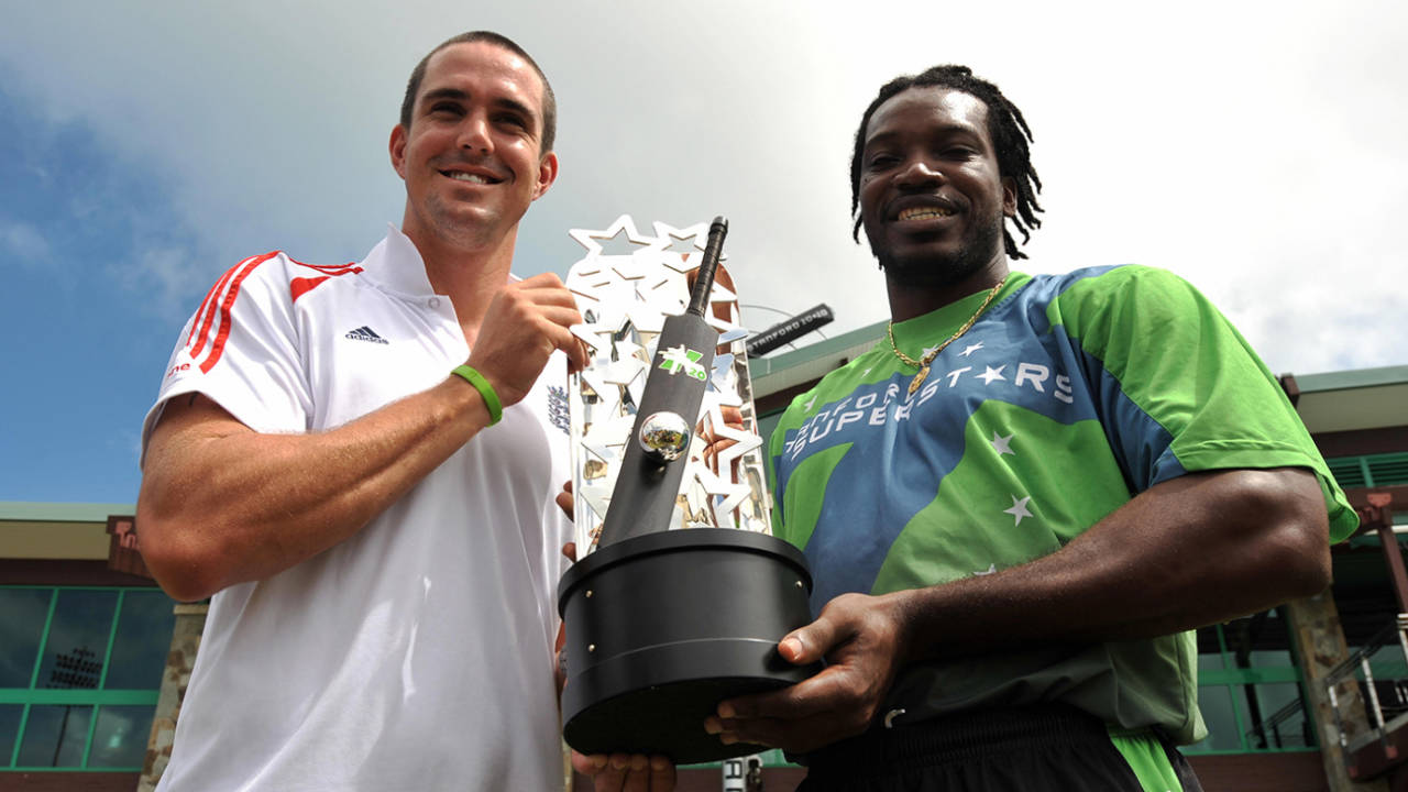 Kevin Pietersen and Chris Gayle with the Stanford 20/20 for 20 trophy, Stanford 20/20 for 20, Antigua, October 31, 2008