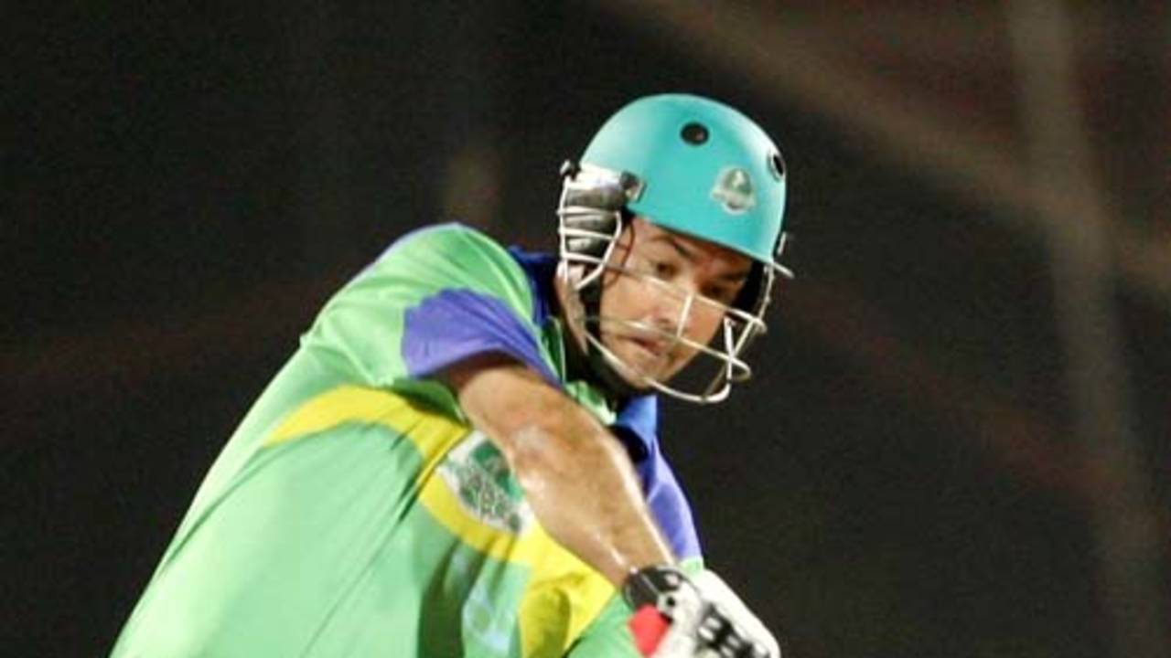 Jimmy Maher tries to clear the off-side field, Hyderabad Heroes v Lahore Badshahs, ICL 2nd final, Ahmedabad, November 15, 2008
