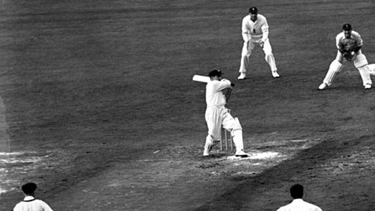 Sid Barnes pulls on his way to 61, England v Australia, 5th Test, The Oval, 1st day, August 14, 1948