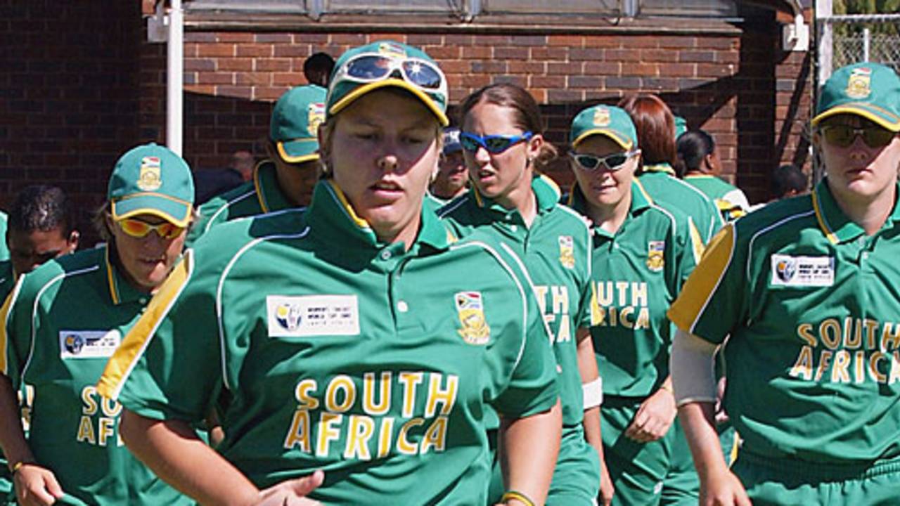 Alison Hodgkinson leads South Africa out against Australia, South Africa v Australia, women's World Cup, Pretoria, March 28, 2005
