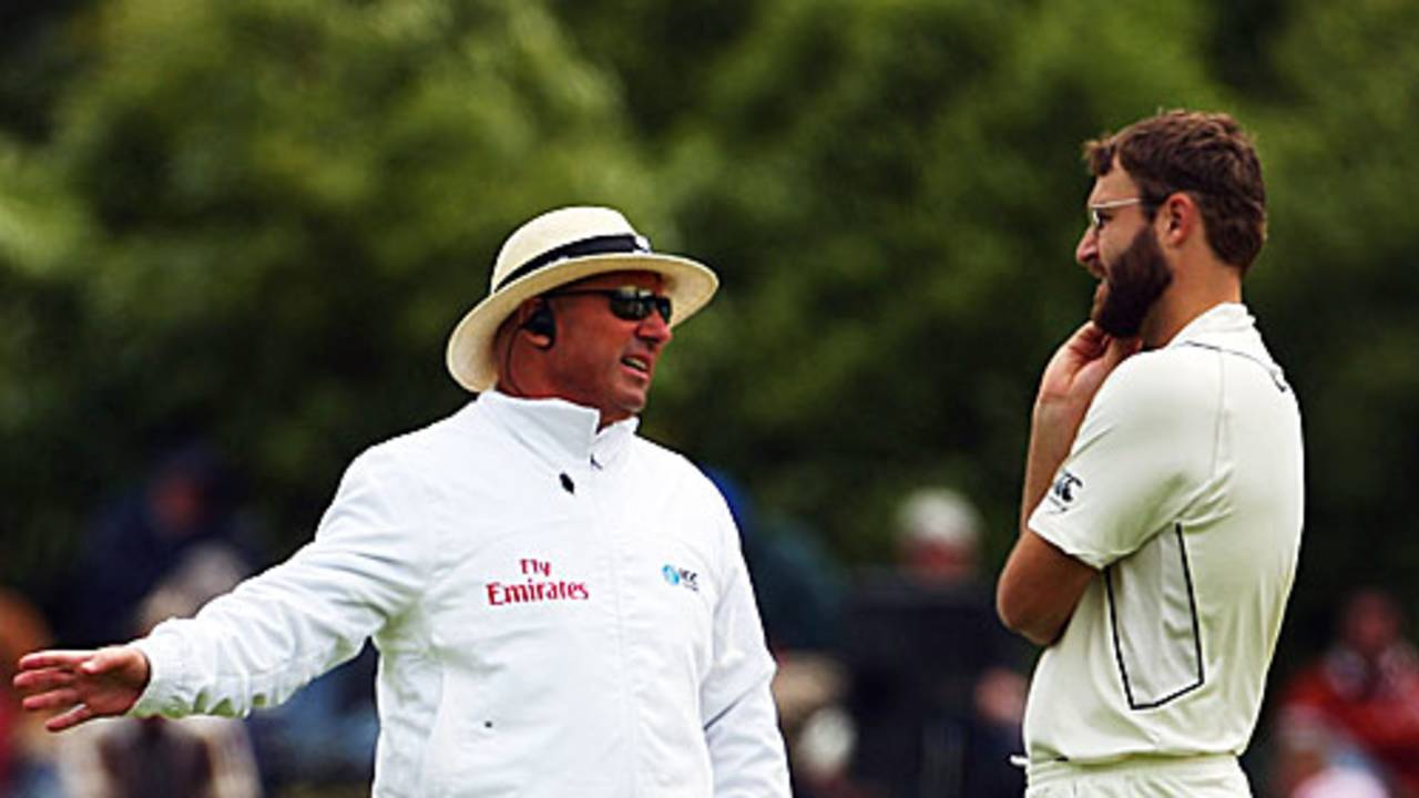 Umpire Mark Benson has a word with Daniel Vettori, New Zealand v West Indies, 1st Test, Dunedin, 4th day, December 14, 2008