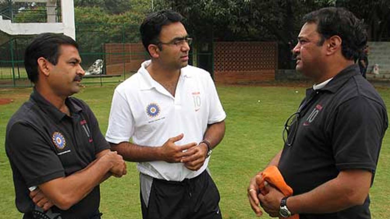 Former India wicketkeepers Vijay Yadav, Saba Karim and Sadanand Viswanath in conversation, National Cricket Academy, Bangalore, January 14, 2009