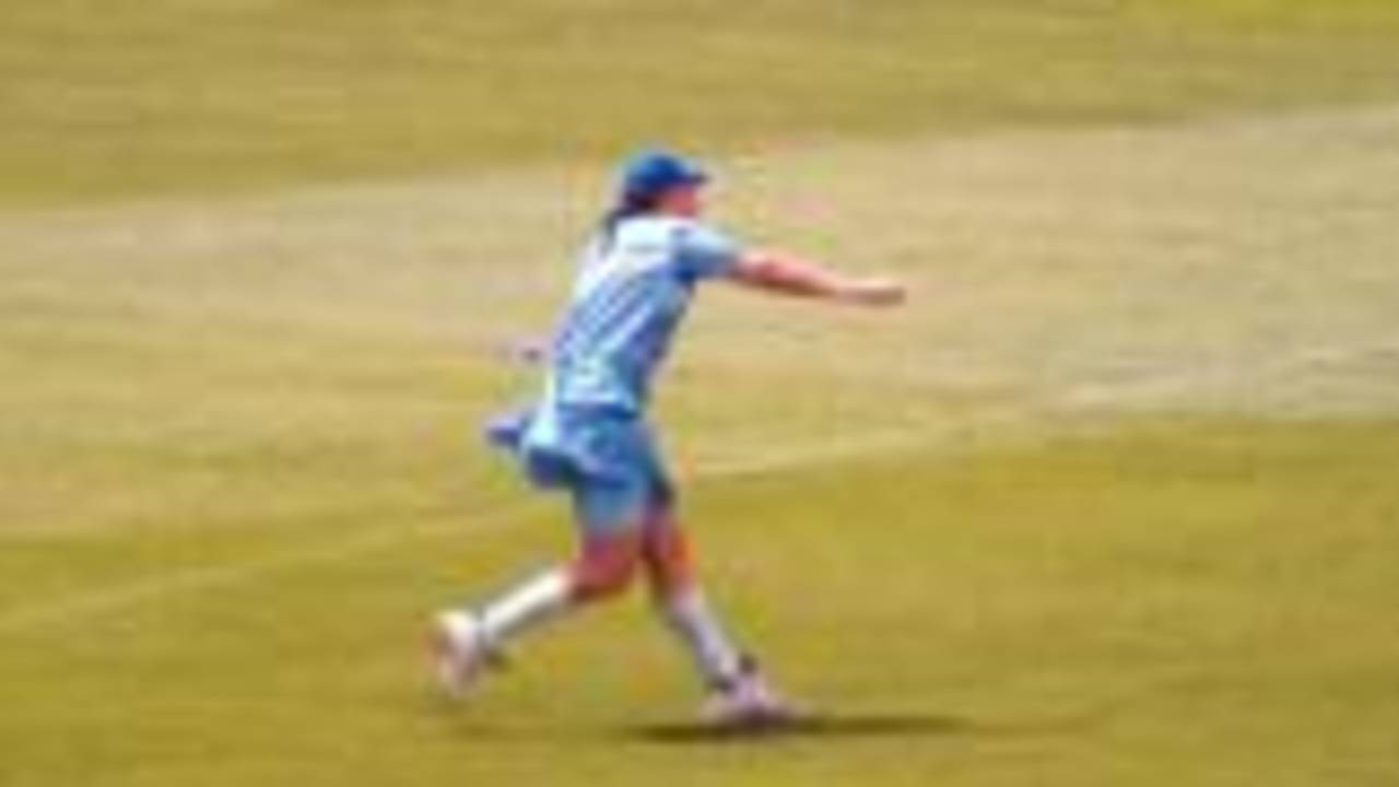 Bronwyn Calver fielding for NSW.   2nd final Australian NWCL.  18 December 1999