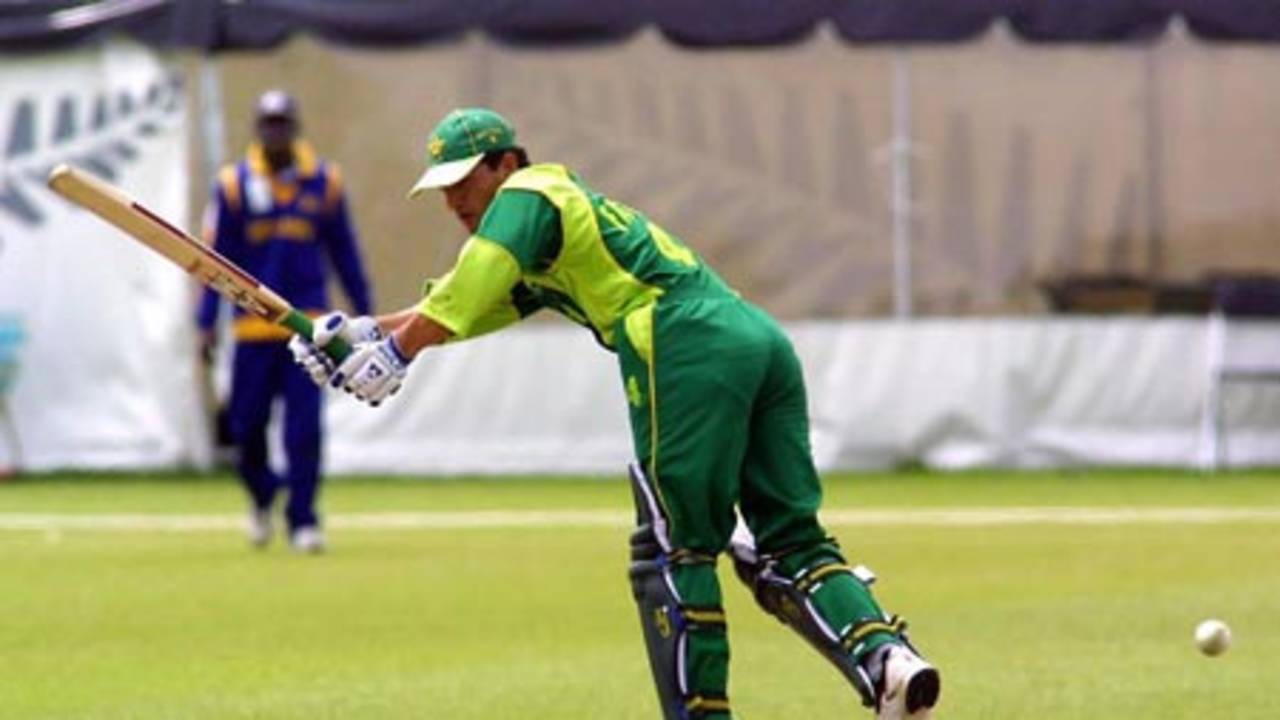 Fayyaz glances a delivery down to fine leg. ICC Under-19 World Cup Super League Group 1: Pakistan Under-19s v Sri Lanka Under-19s at Lincoln, 27 Jan 2002