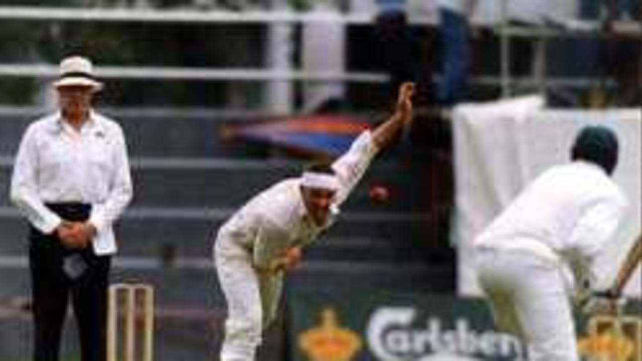 Mark Patterson of Ireland bowling against Kenya in the ICC Trophy semi-final, Kuala Lumpur 1997