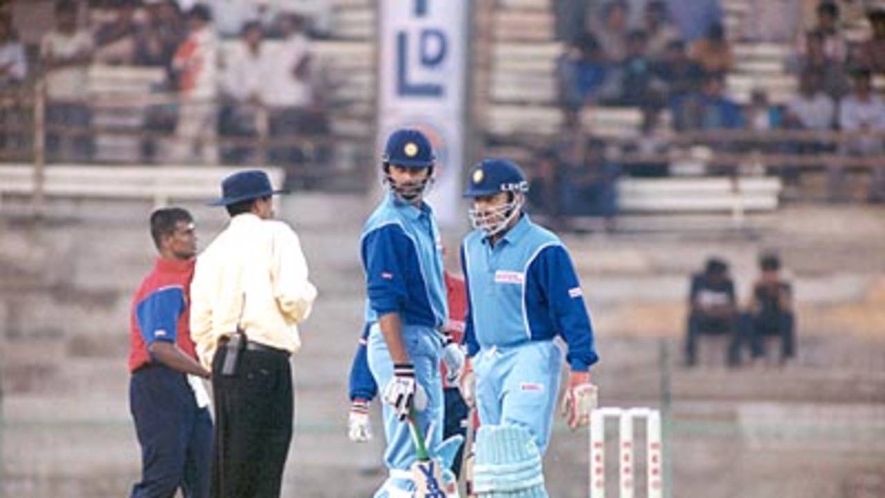 Kapoor and Rathour have a mid pitch conference. Challenger Series 2000/01, India v India 'B' at MA Chidambaram Stadium, Chepauk, Chennai, 13 Feb 2001