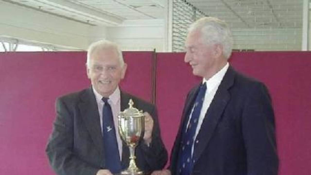 Brian Croudy receives the 2000 Statistician of the Year Award from Reg Simpson (Nottinghamshire and England).