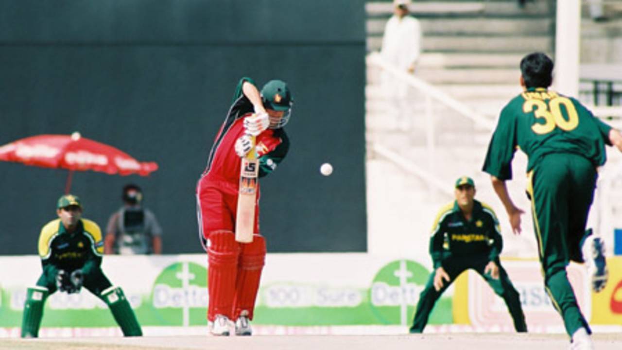 Umar Gul bowling to Gavin Rennie, Final: Pakistan v Zimbabwe, Cherry Blossom Sharjah Cup, 10 Apr 2003