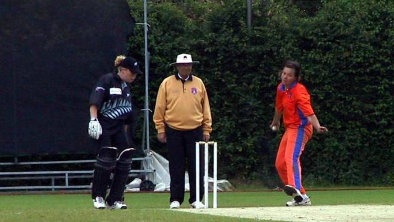 Eugenie van Leeuwen bowling for Netherlands Women v New Zealand Women, 28 June 2002