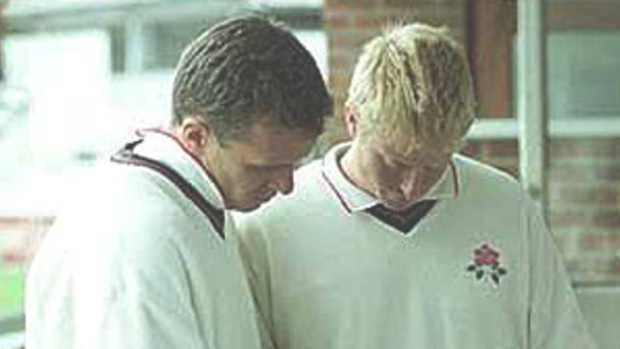 Chapple & McKeown read what has been written about Flintoff in one of the morning papers.