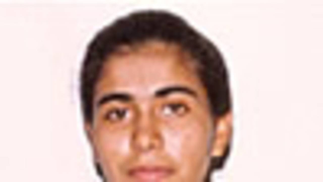 Uzma Malik - Portrait, Punjab Women Cricket Team - Green