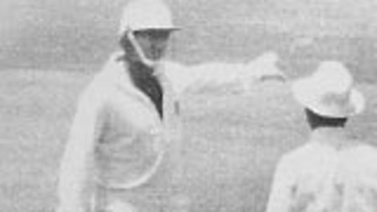 Dennis Lillee argues with umpire Max O'Connell over the legality of Lillee's aluminium bat