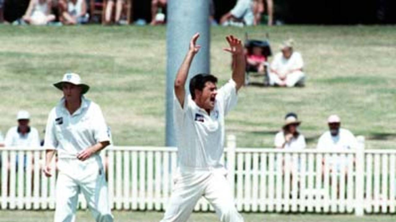 Freedman appeals during the Sheffield Shield match between NSW and Queensland at Newcastle. 16th Nov 1997