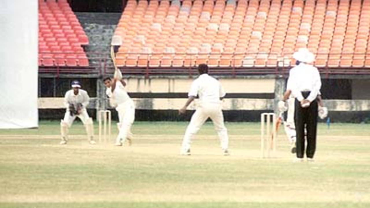Tanveer Jabbar about to caught behind by Kamaruddin off AnanthaPadmanabhan, Ranji Trophy South Zone League, 2000/01, Kerala v Goa, Nehru Stadium, Kochi, 15-18 November 2000.