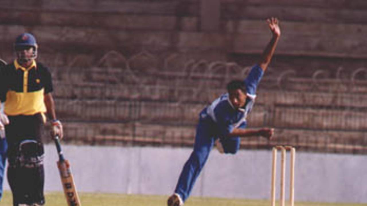 Boteju takes three early wickets
