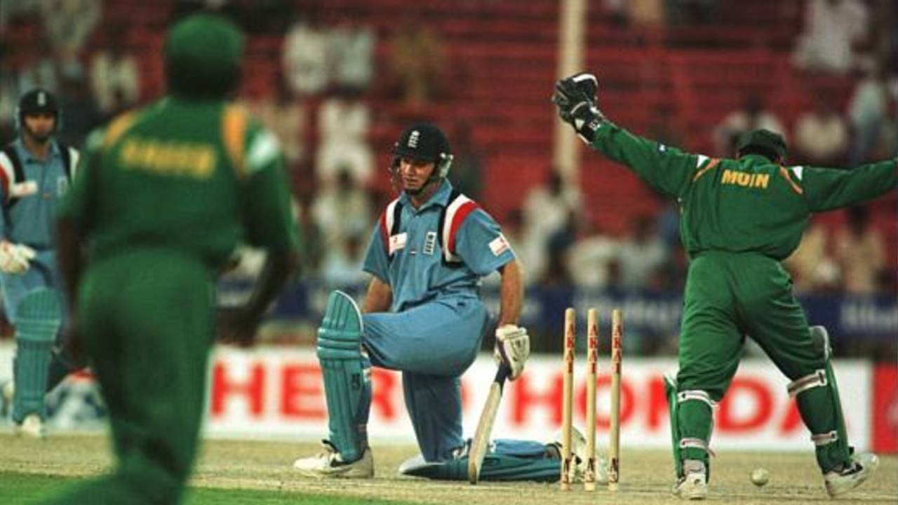 Champions Trophy Sharjah 1997, England v Pakistan 15 Dec Graeme Hick b Manzoor Akthar 40 Moin Khan keeping