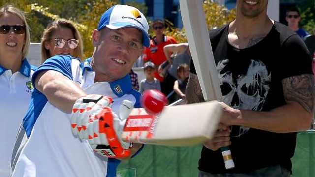 Hopefully South Africa bowlers get carried away and bowl short - Warner