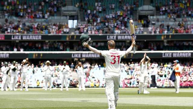 Watch - Hamza has Warner chopping on for 6