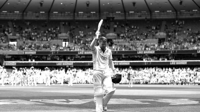 Watch - Hamza has Warner chopping on for 6