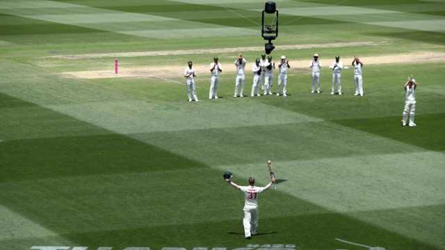 Watch - Hamza has Warner chopping on for 6