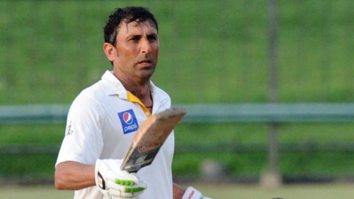 Younis poised to overtake Miandad