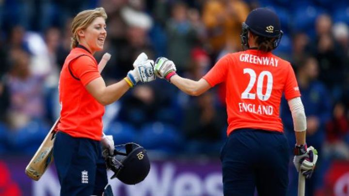 Sciver rises above poor batting