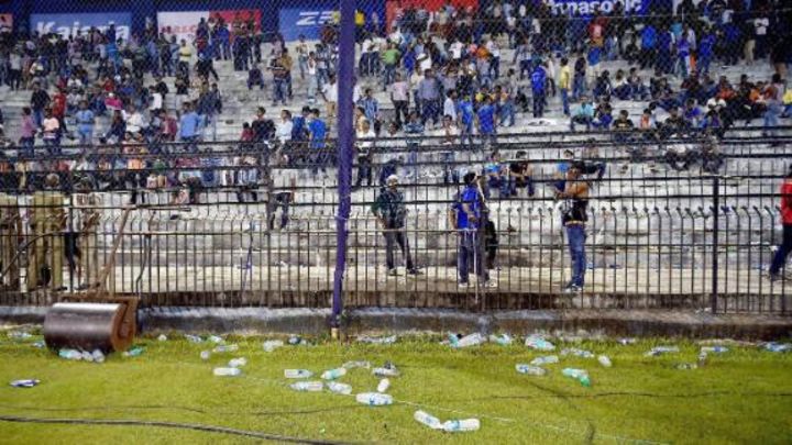 Dhoni, du Plessis react to crowd interruptions