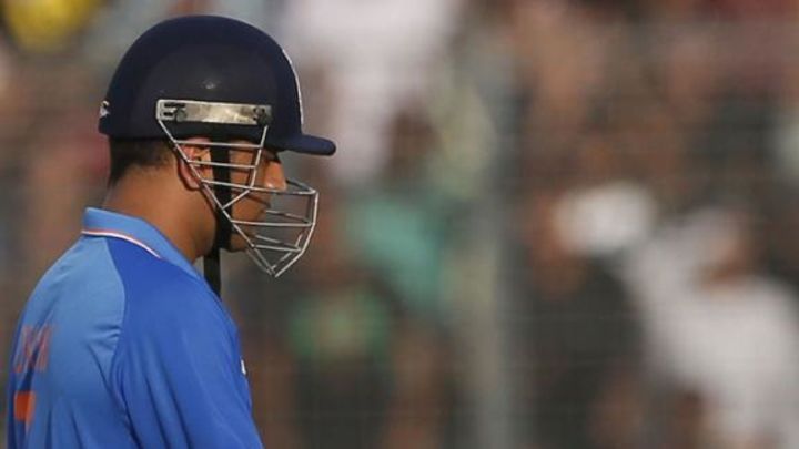 Agarkar: Dhoni shouldn't become a liability
