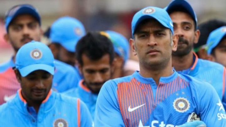 'I can bat up the order in this team' - Dhoni