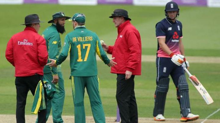 'Upset at being held responsible for ball's condition' - de Villiers