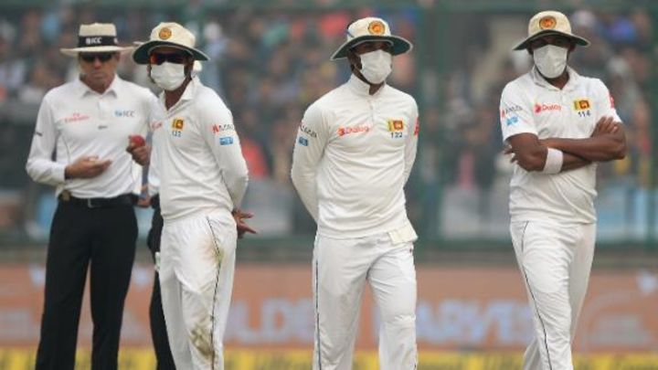 How smog led to a stop-start day in Delhi