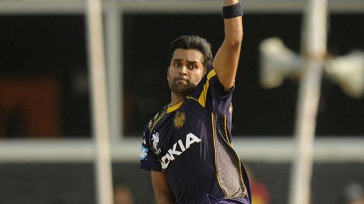 Why did Vinay Kumar bowl the last over?