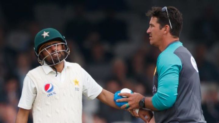 Babar to miss 'four to six weeks' - Pakistan physio