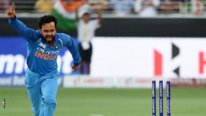 Manjrekar: Jadhav's bowling skills helping him secure middle-order spot