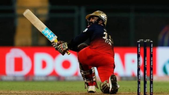 Brathwaite: Karthik has a clear mind while batting