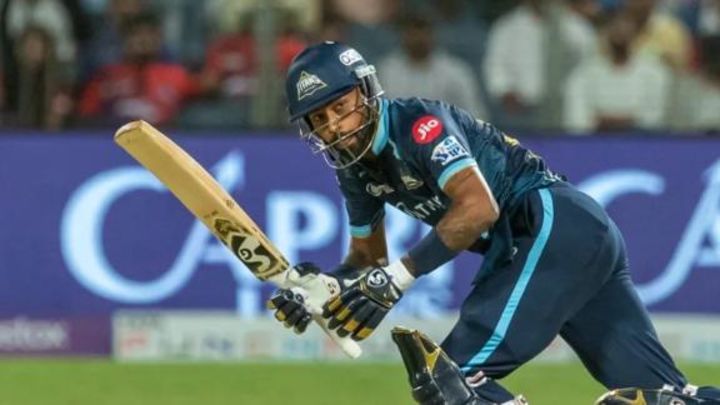 Is Hardik Pandya's batting position dictating his approach in IPL 2022?