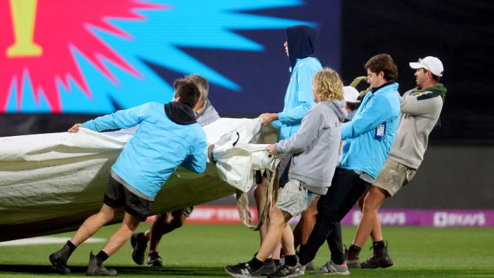 Should teams be allowed to change XIs after the toss if it rains?
