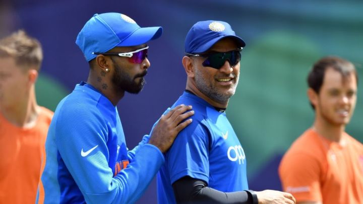 What do Hardik and Dhoni talk about?