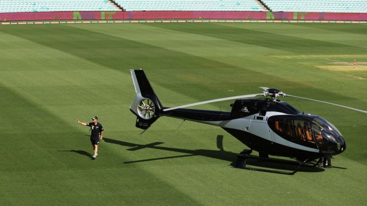 Warner has landed: helicopter arrives at SCG ahead of BBL game