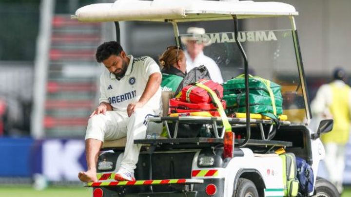 Should injury substitutions be allowed in Test cricket?