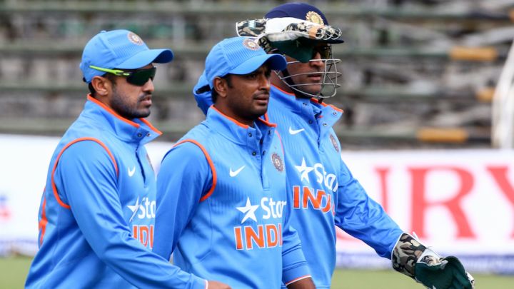 Dhoni embraces mentoring role in Zimbabwe