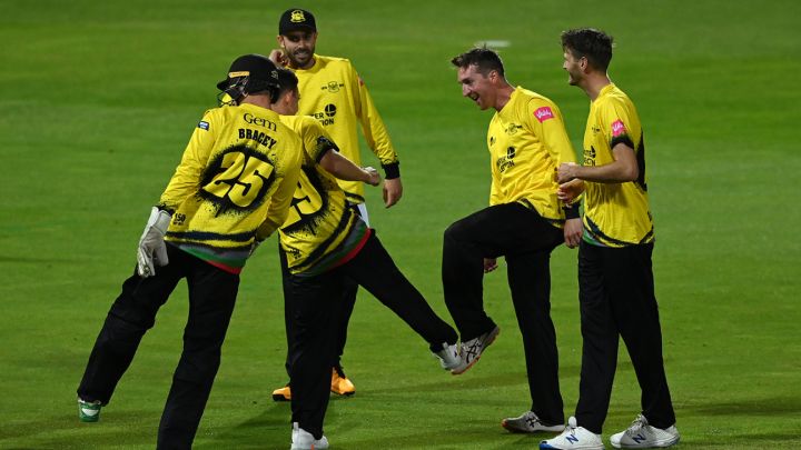 Wells and Charlesworth see Gloucestershire past Hampshire in the wet