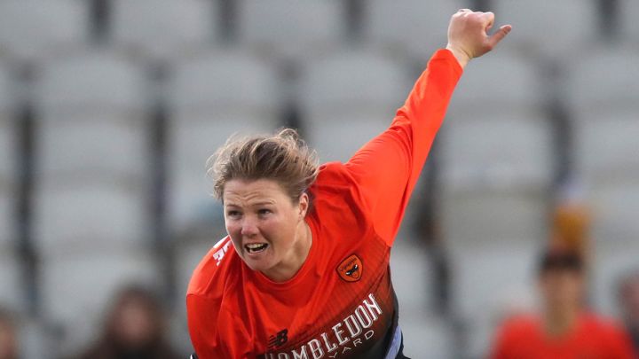 Anya Shrubsole claims four to set up up mad scramble for last two Finals Day places